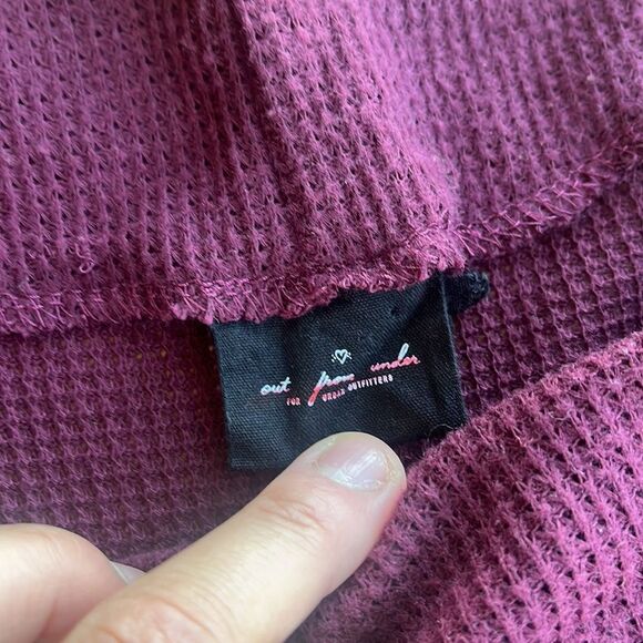 NWOT Urban Outfitters Knit Thermal Long Sleeve Size Small in Maroon - Picture 2 of 3